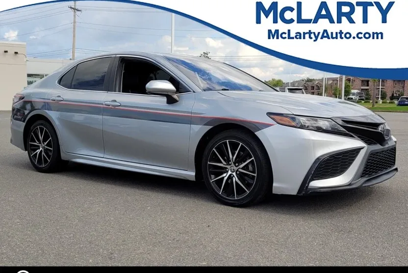 2021 Toyota Camry SE photo 1