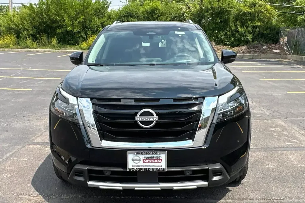2025 Nissan Pathfinder Platinum photo 1