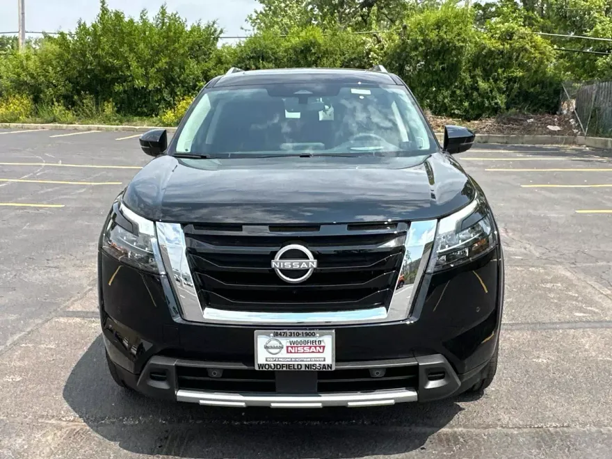 2025 Nissan Pathfinder Platinum photo 1