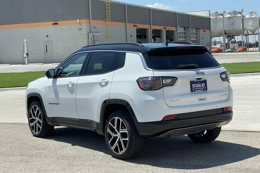 2024 Jeep Compass Limited photo 1
