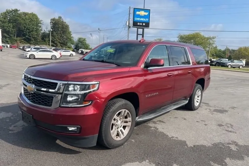 2016 Chevrolet Suburban LT photo 1