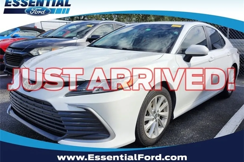 2021 Toyota Camry LE photo 1