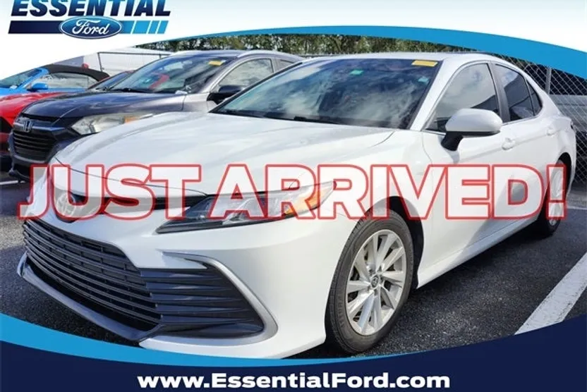 2021 Toyota Camry LE photo 1