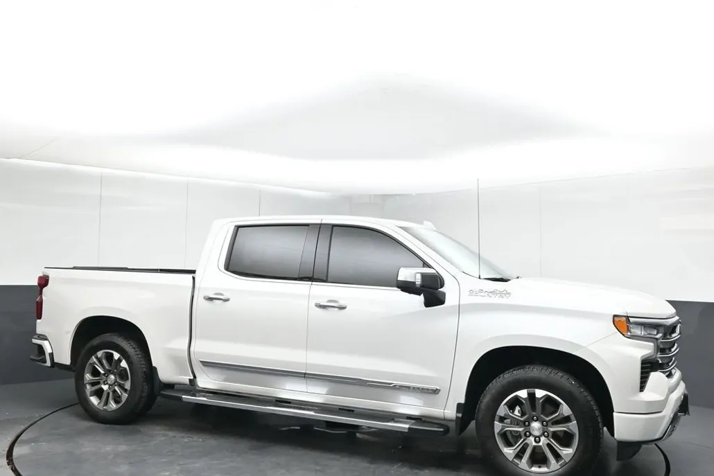 2023 Chevrolet Silverado 1500 High Country photo 1