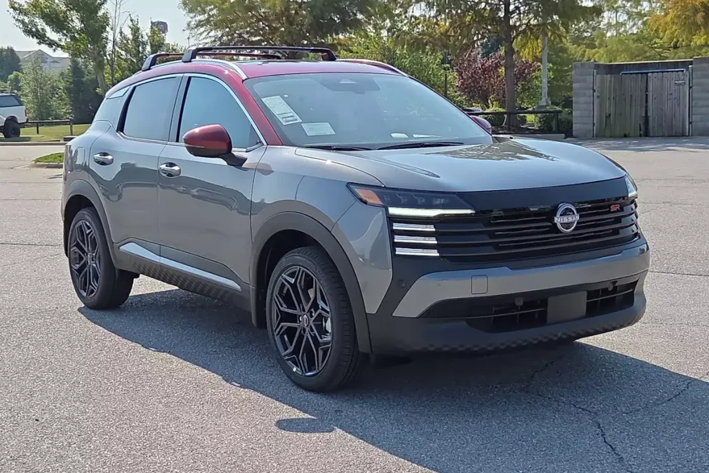 2026 Nissan Kicks SR photo 1