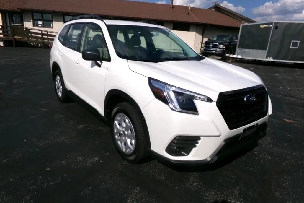 2023 Subaru Forester Base photo 1