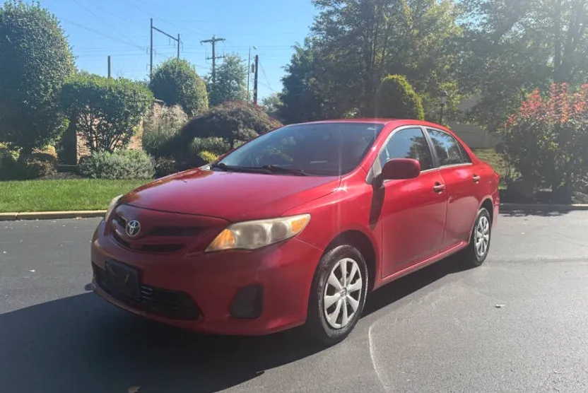2011 Toyota Corolla LE photo 1