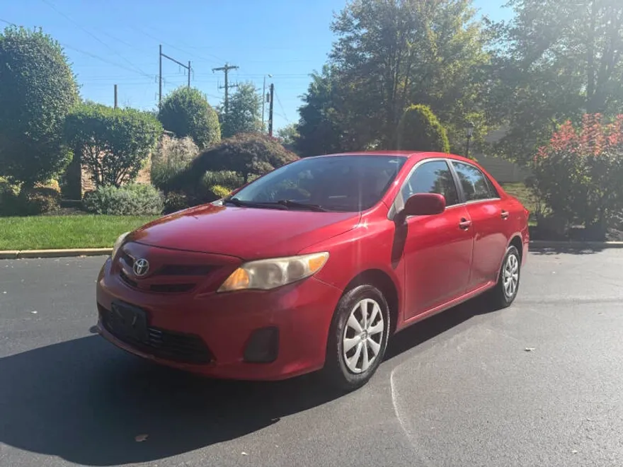 2011 Toyota Corolla LE photo 1