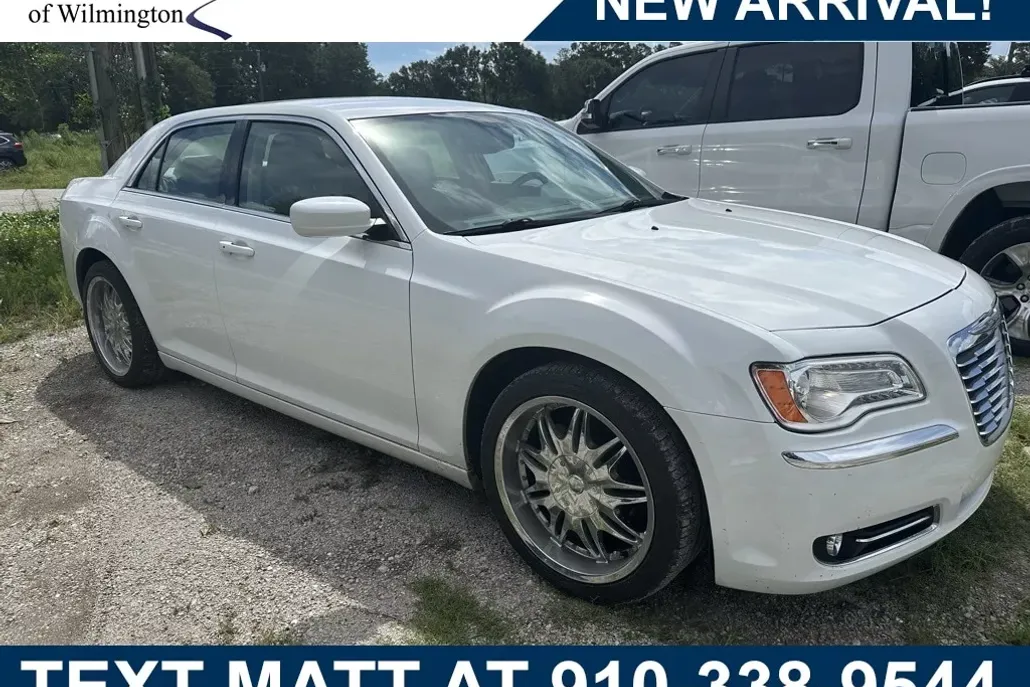 2014 Chrysler 300 photo 1
