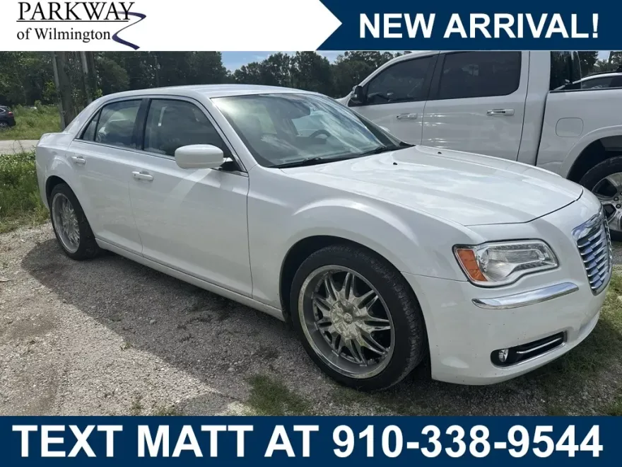 2014 Chrysler 300 photo 1