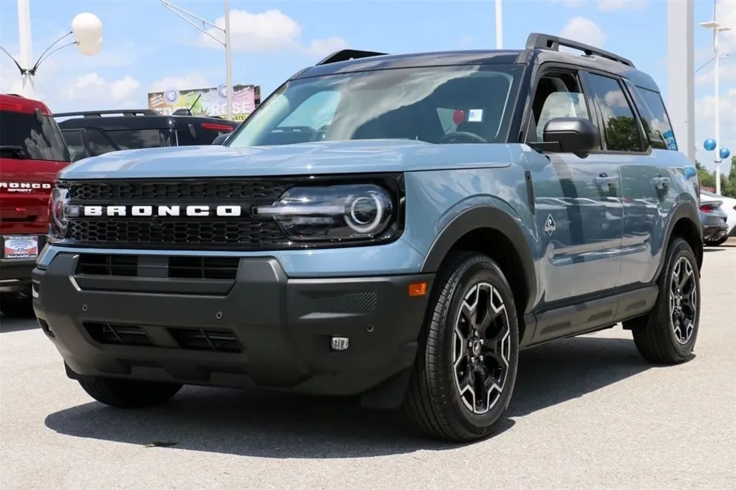 2025 Ford Bronco Sport Outer Banks photo 1