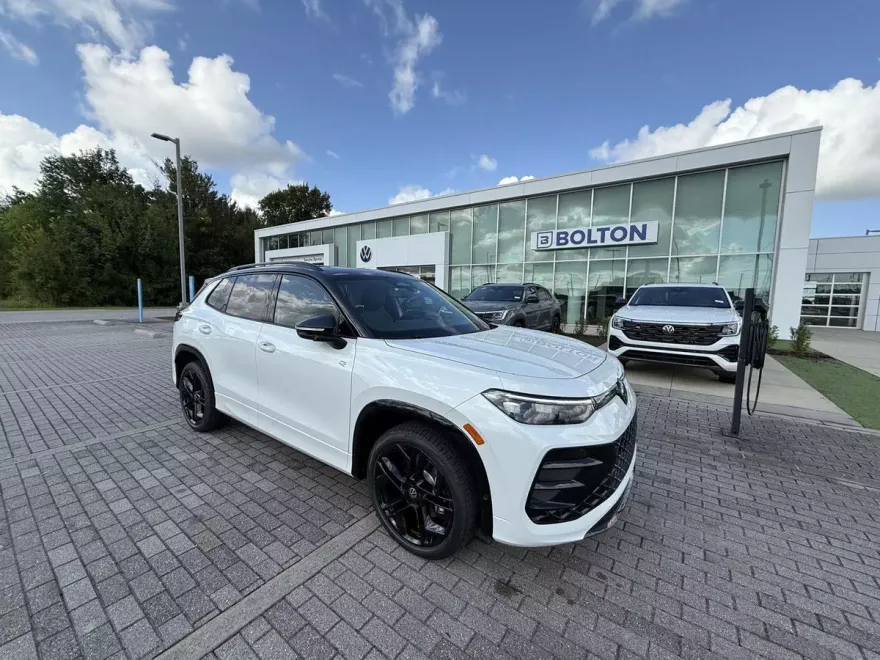 2025 Volkswagen Tiguan SE R-Line Black photo 1