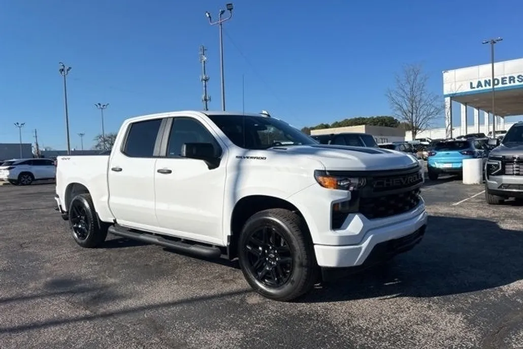 2025 Chevrolet Silverado 1500 Custom photo 1