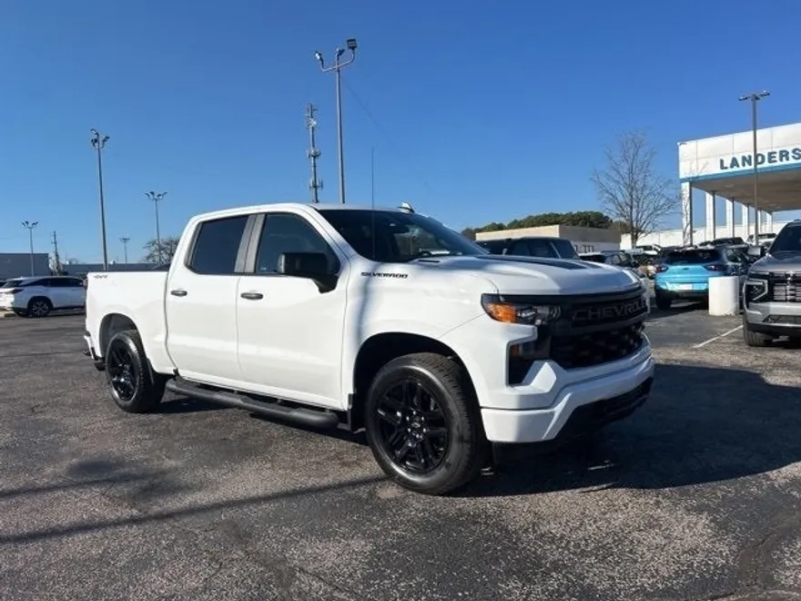 2025 Chevrolet Silverado 1500 Custom photo 1