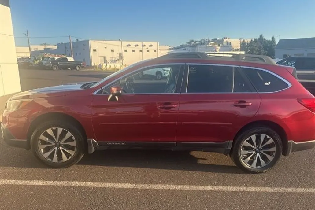 2015 Subaru Outback 2.5i Limited photo 1