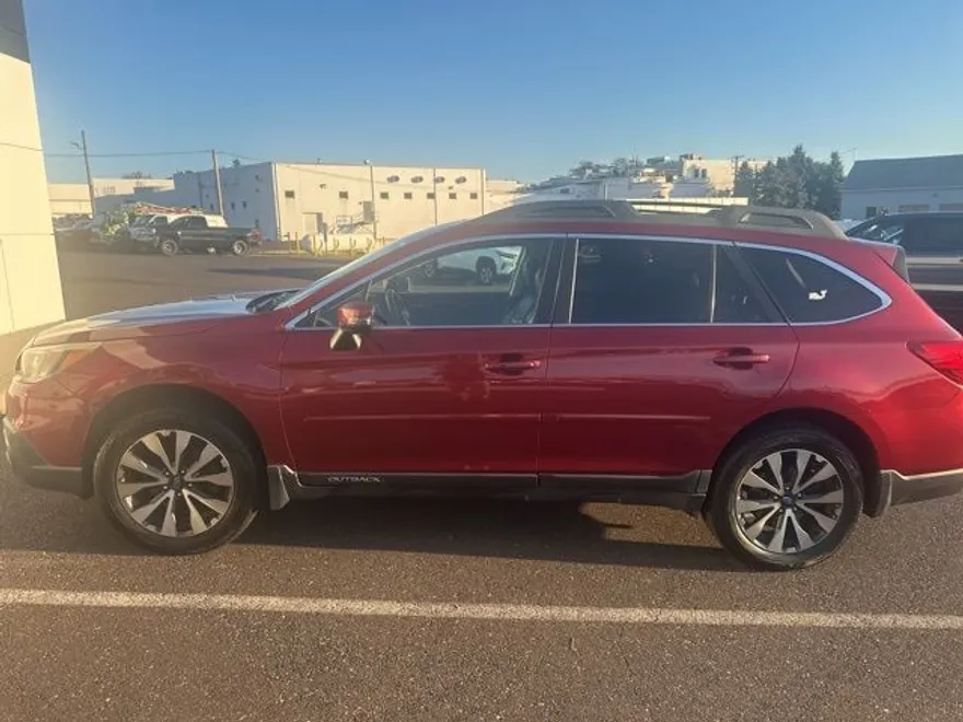2015 Subaru Outback 2.5i Limited photo 1