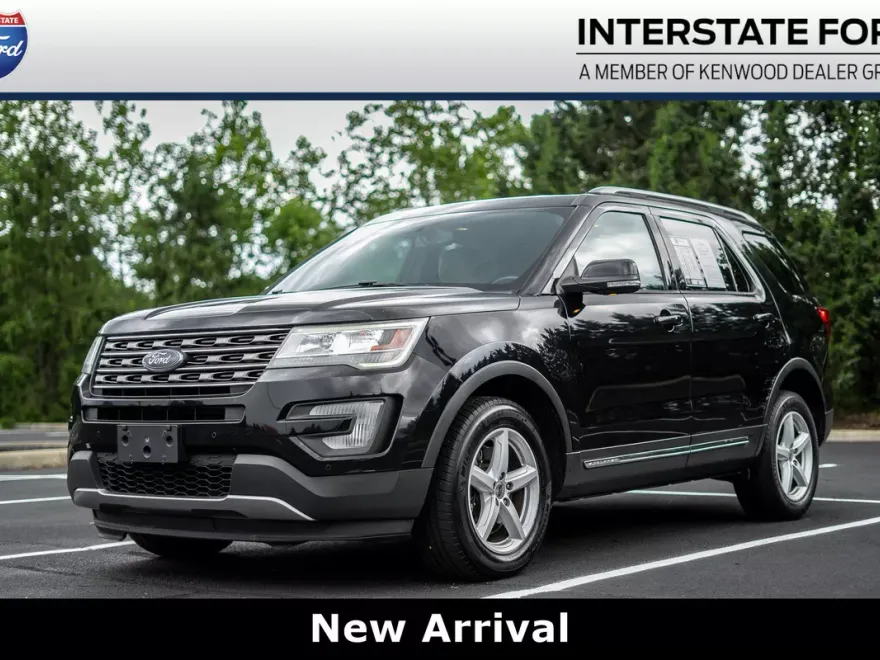 2017 Ford Explorer XLT photo 1