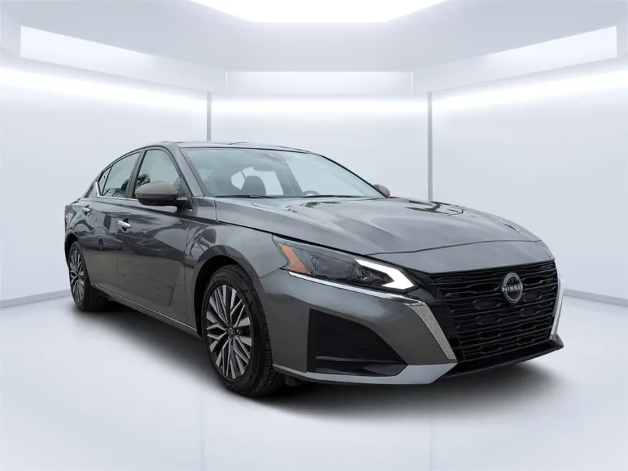 2024 Nissan Altima 2.5 SV photo 1