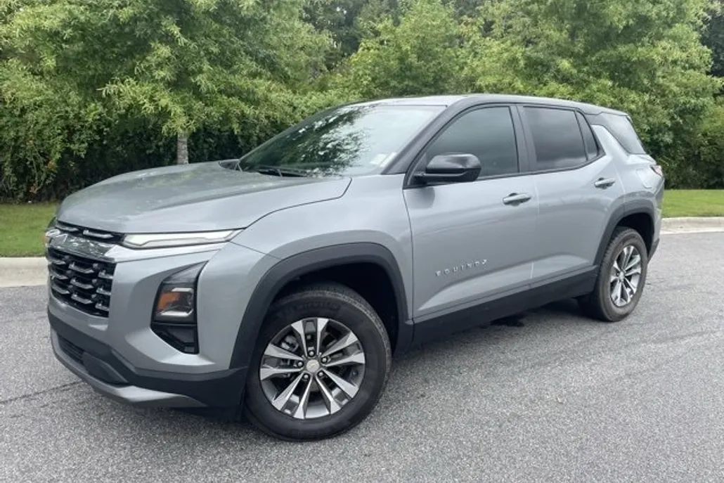 2025 Chevrolet Equinox LT photo 1