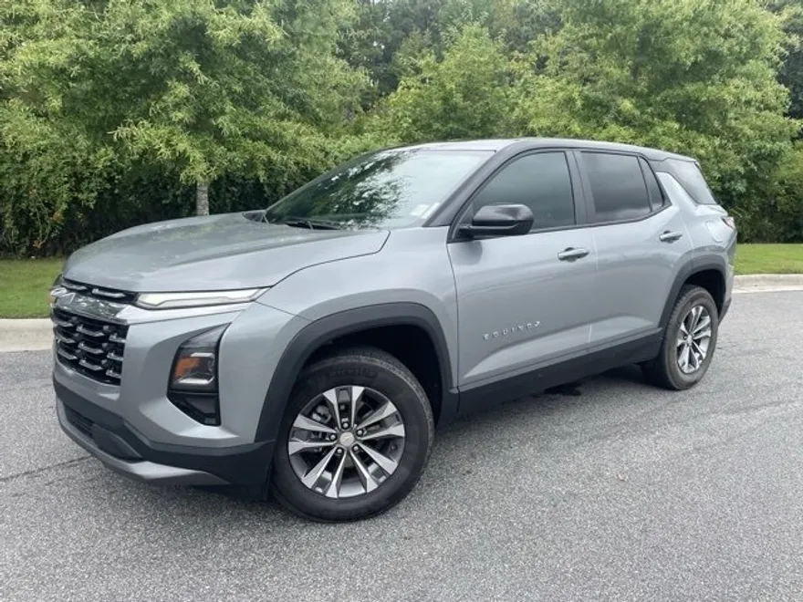 2025 Chevrolet Equinox LT photo 1