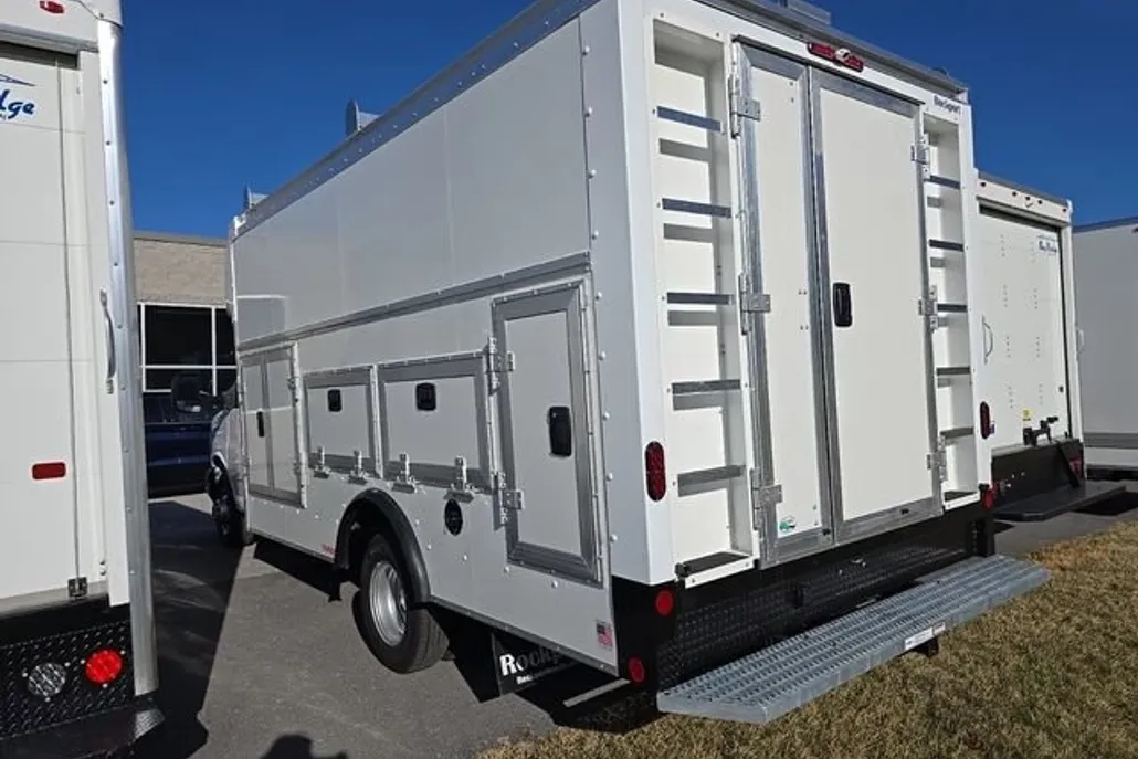 2025 Gmc Savana Cutaway photo 1