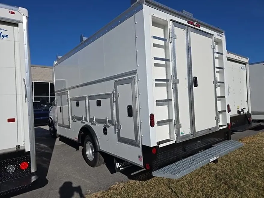 2025 Gmc Savana Cutaway photo 1