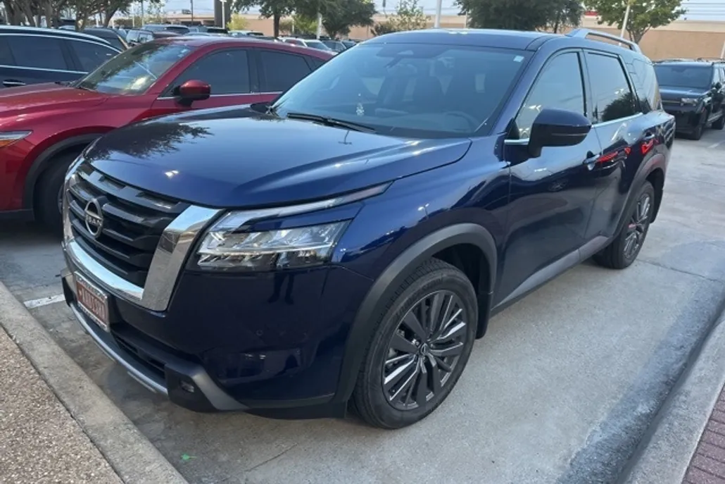 2022 Nissan Pathfinder SL photo 1