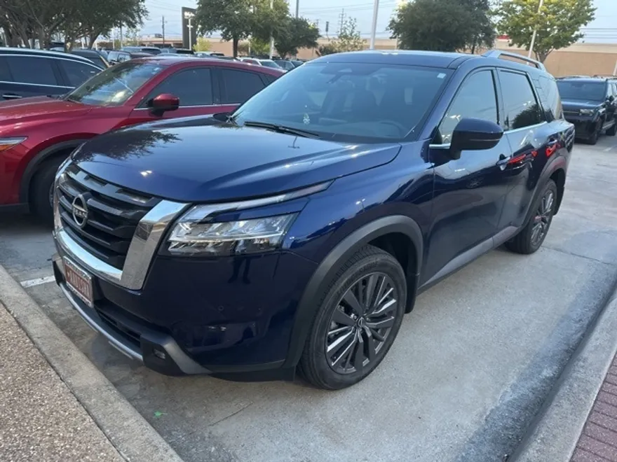 2022 Nissan Pathfinder SL photo 1