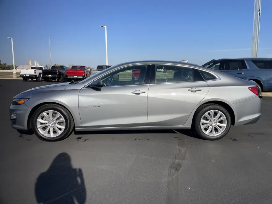 2024 Chevrolet Malibu 1LT photo 1