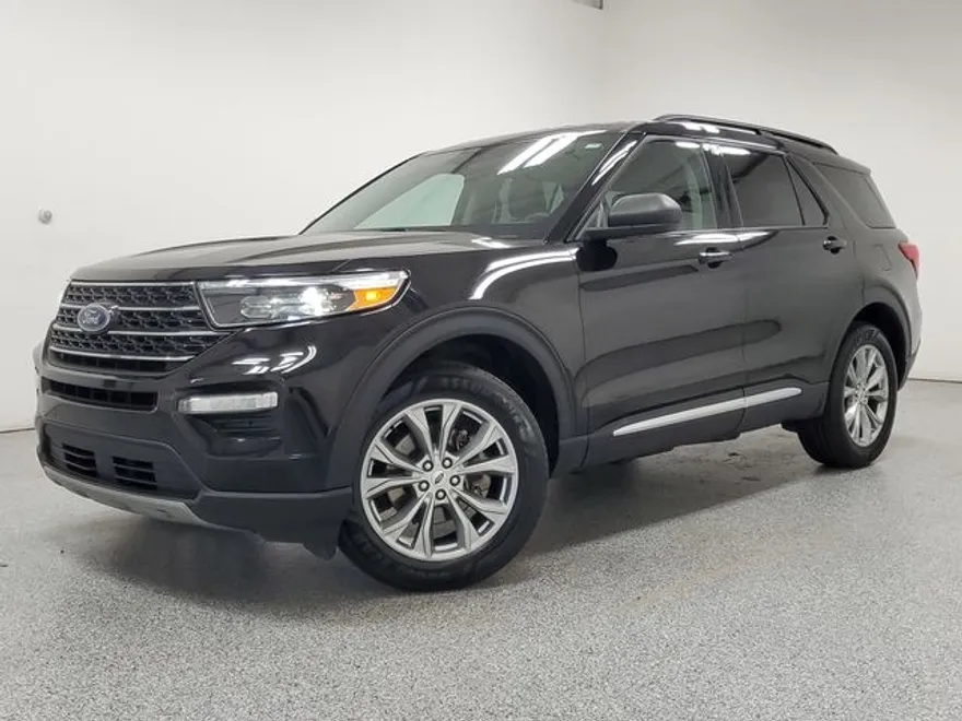 2023 Ford Explorer XLT photo 1