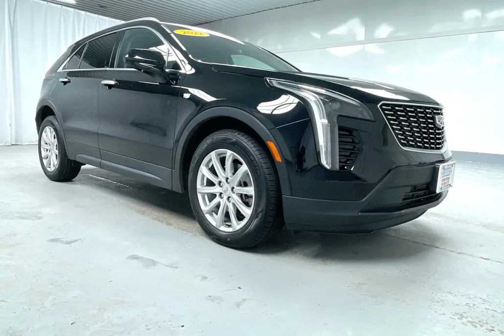2022 Cadillac XT4 Luxury photo 1
