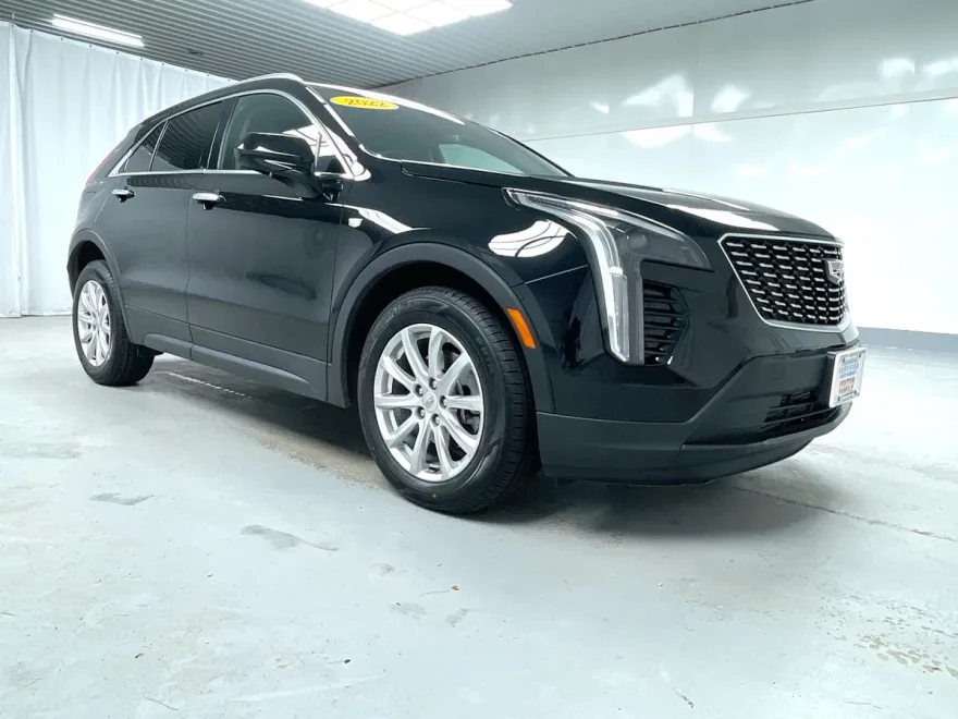 2022 Cadillac XT4 Luxury photo 1