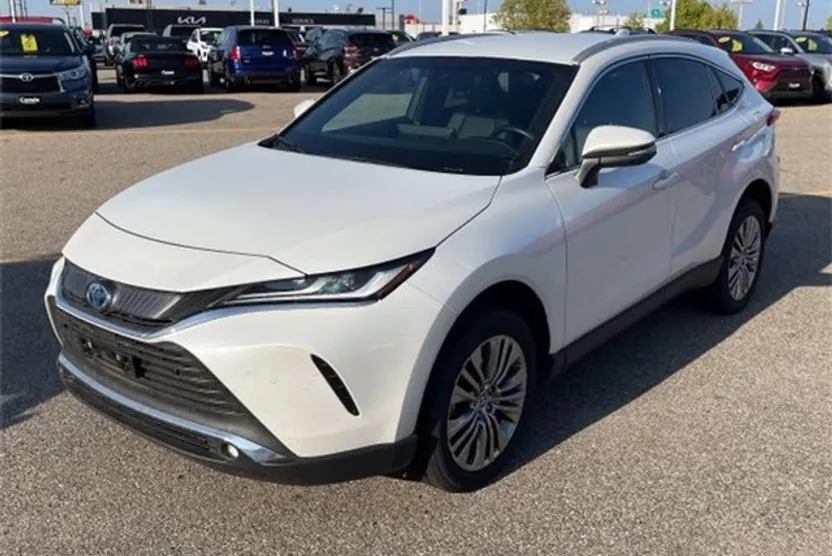 2023 Toyota Venza XLE photo 1