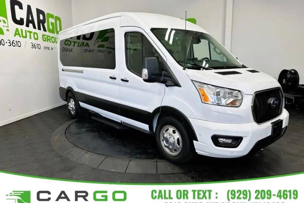 2022 Ford Transit Passenger XLT photo 1