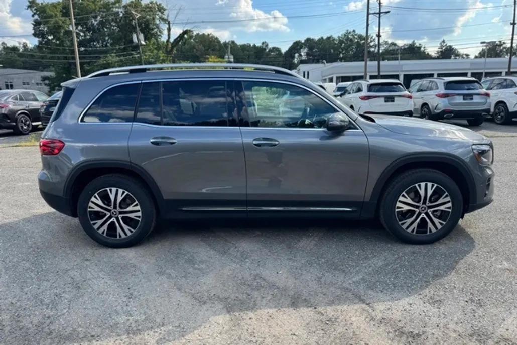 2026 Mercedes Benz GLB 250 4MATIC photo 1