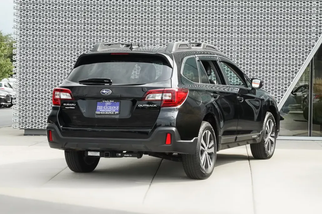 2019 Subaru Outback Limited photo 1