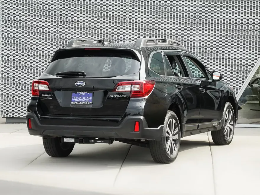 2019 Subaru Outback Limited photo 1
