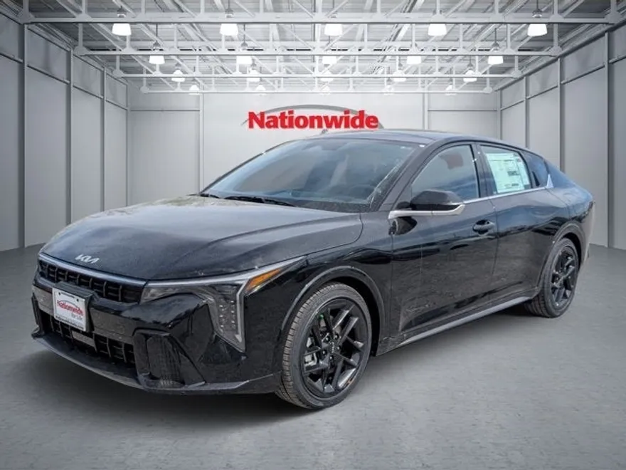 2025 Kia K4 GT-Line Turbo photo 1