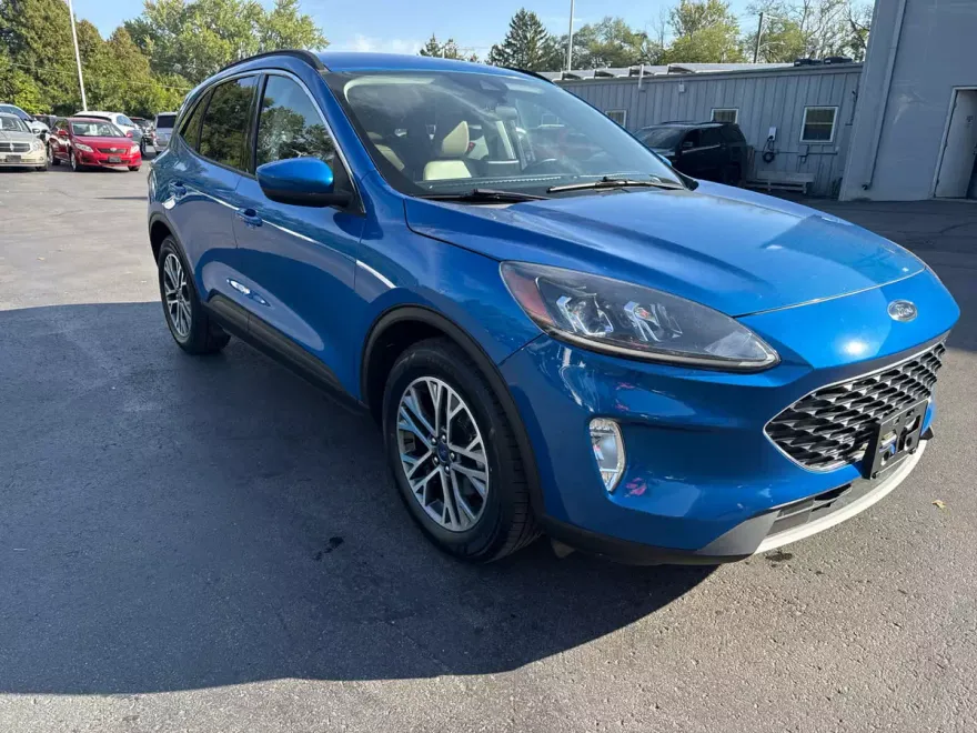 2021 Ford Escape SEL photo 1