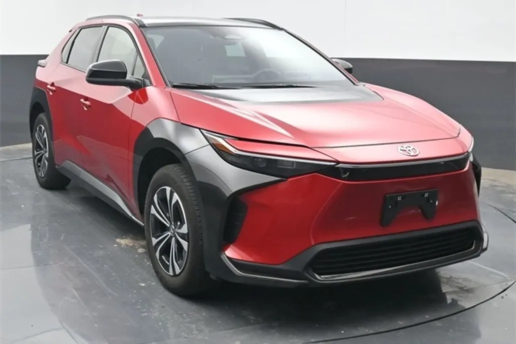 2024 Toyota bZ4X XLE photo 1