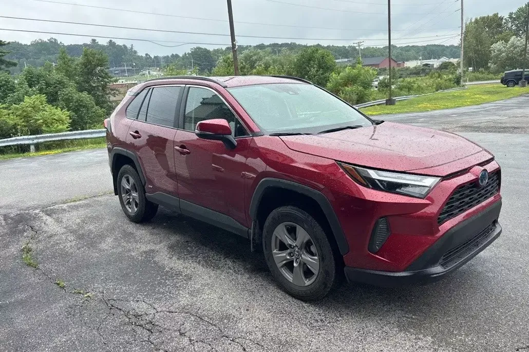 2023 Toyota RAV4 Hybrid LE photo 1