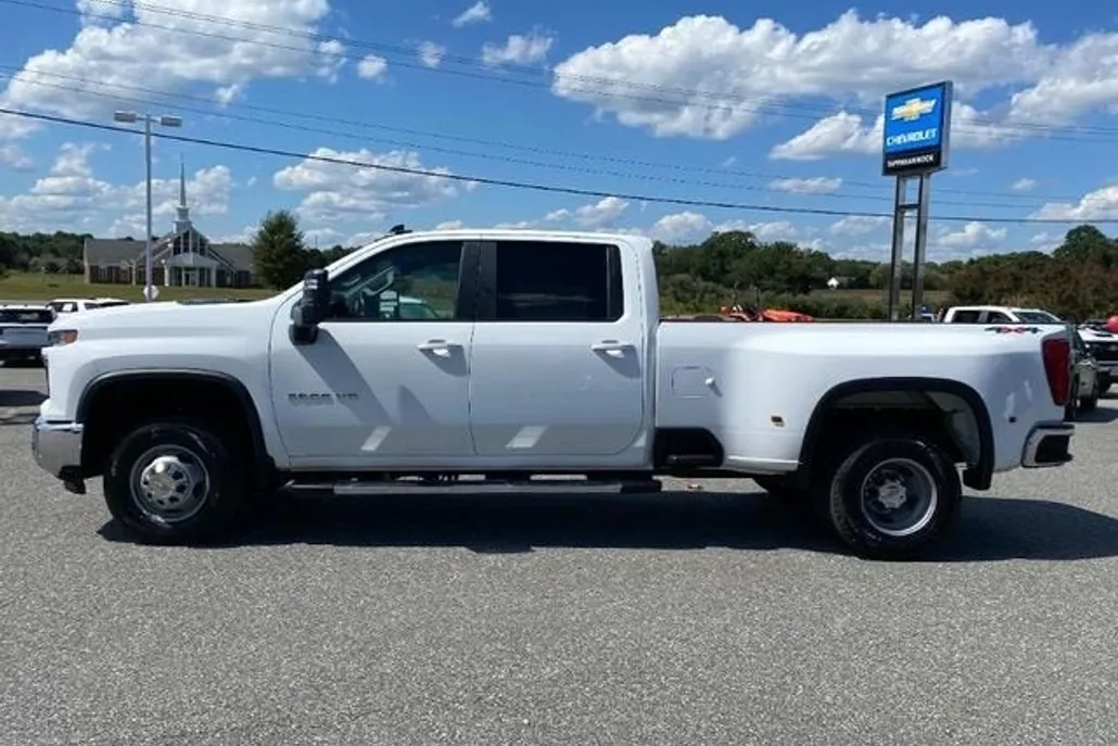 2024 Chevrolet Silverado 3500HD LT photo 1