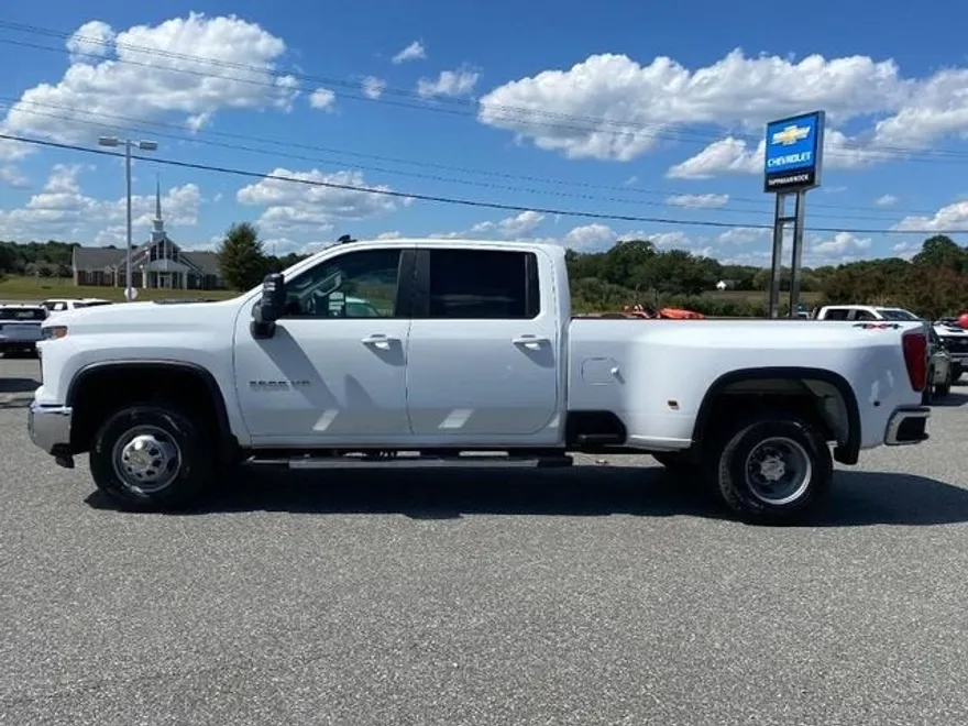 2024 Chevrolet Silverado 3500HD LT photo 1