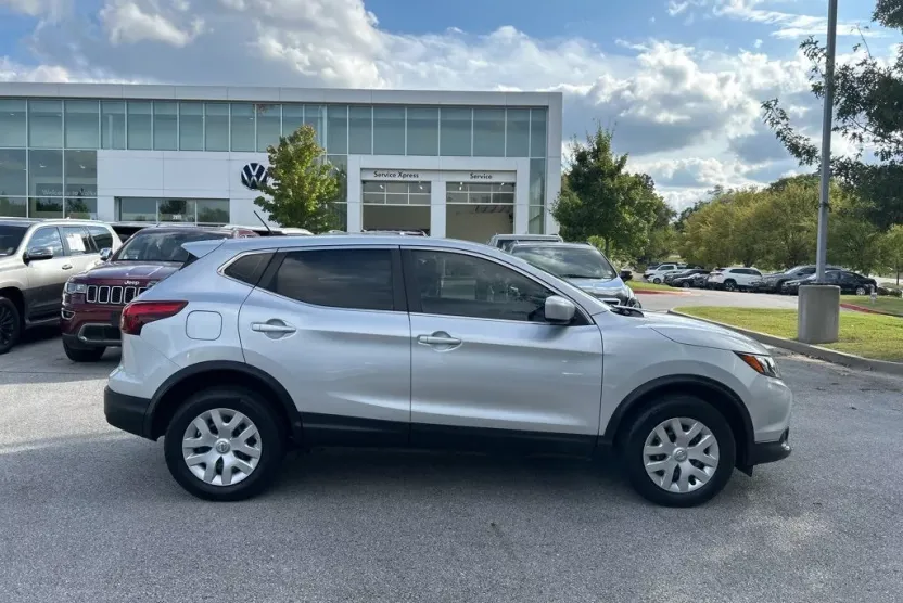 2019 Nissan Rogue Sport S photo 1
