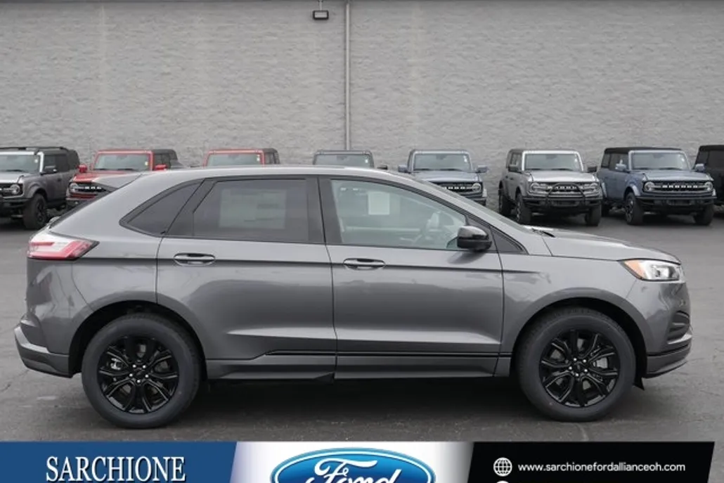 2024 Ford Edge SE photo 1