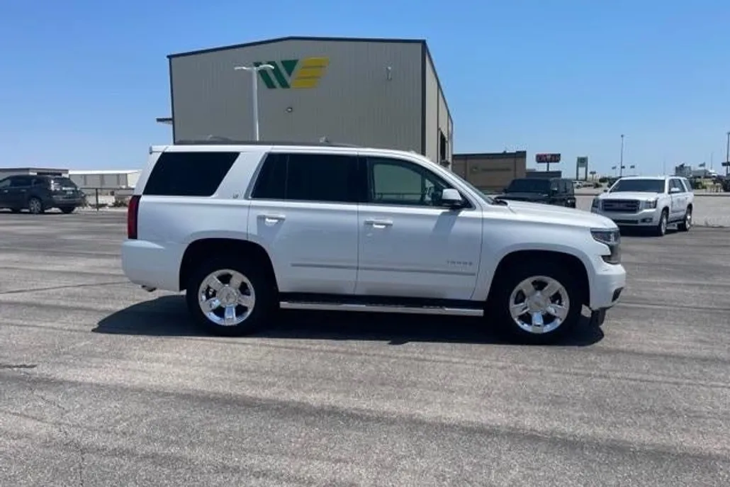 2018 Chevrolet Tahoe LT photo 1