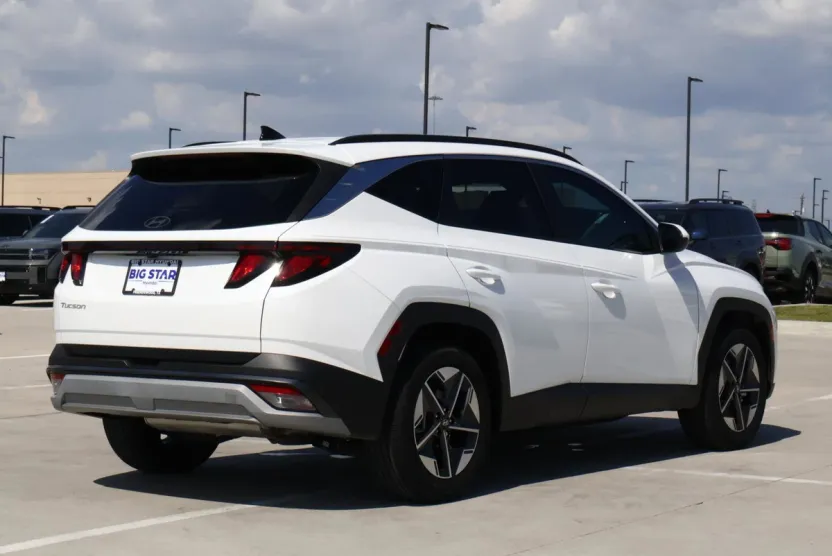 2025 Hyundai Tucson SEL photo 1