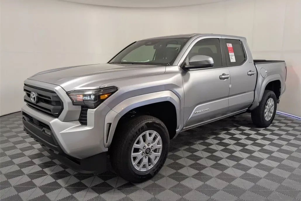 2025 Toyota Tacoma SR5 photo 1