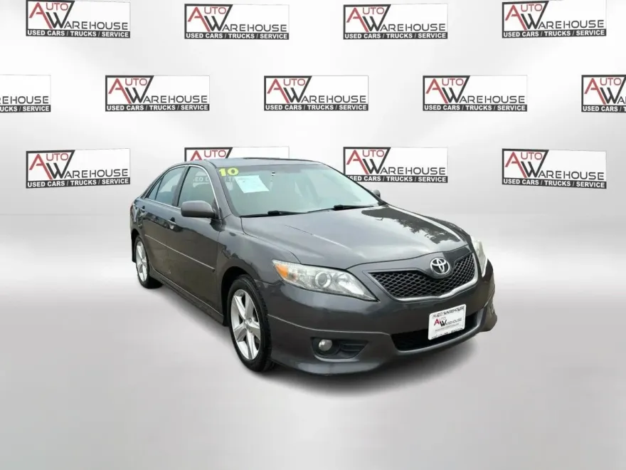 2010 Toyota Camry XLE V6 photo 1