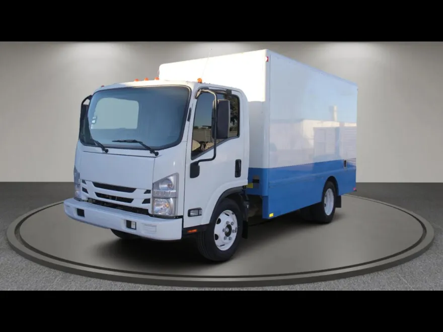 2018 Isuzu NPR photo 1